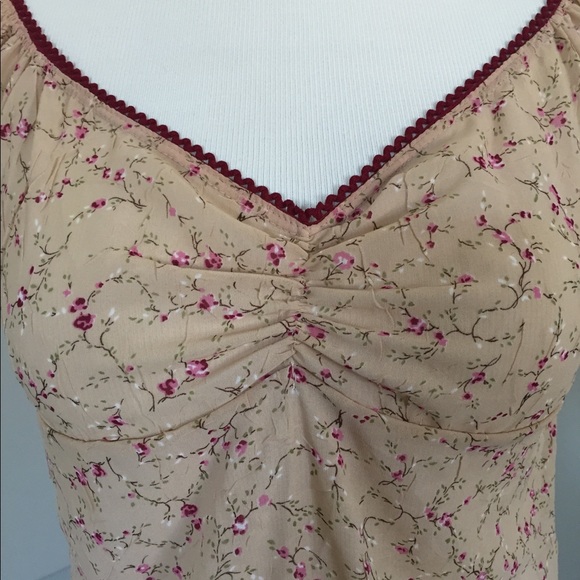 ❌SOLD❌Sheer floral top - Picture 6 of 7